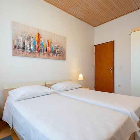 Apartments By The Sea Jelsa, Hvar - 11319 耶尔萨 客房 照片