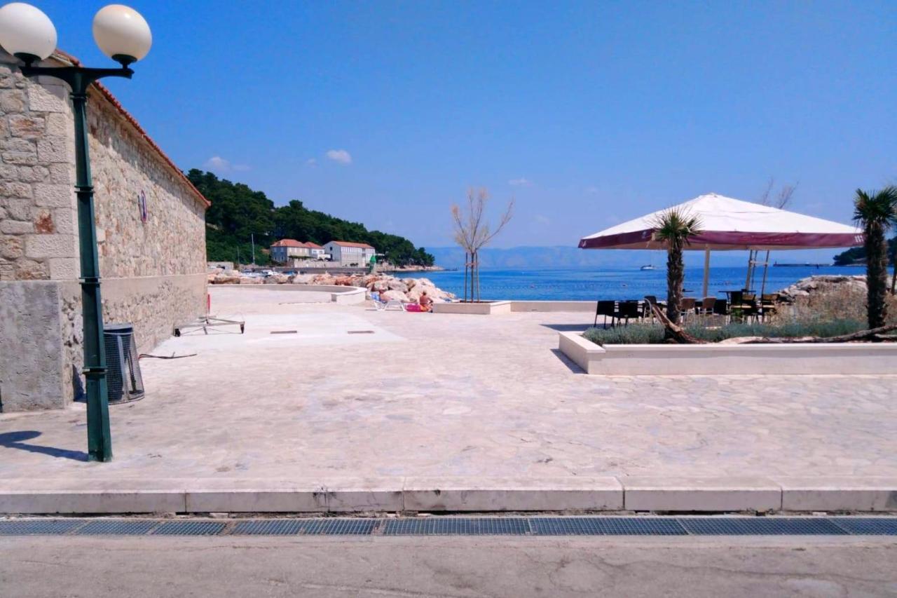 Apartments By The Sea Jelsa, Hvar - 11319 耶尔萨 外观 照片