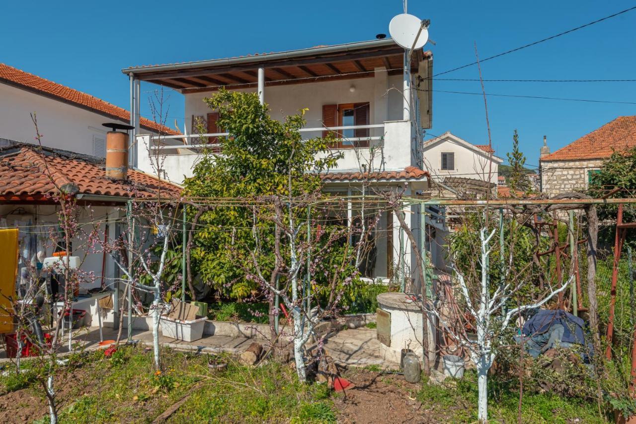 Apartments By The Sea Jelsa, Hvar - 11319 耶尔萨 外观 照片