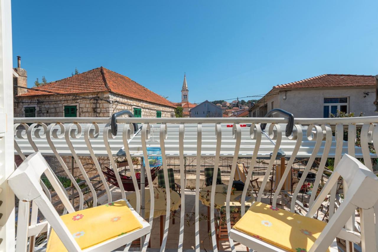 Apartments By The Sea Jelsa, Hvar - 11319 耶尔萨 外观 照片