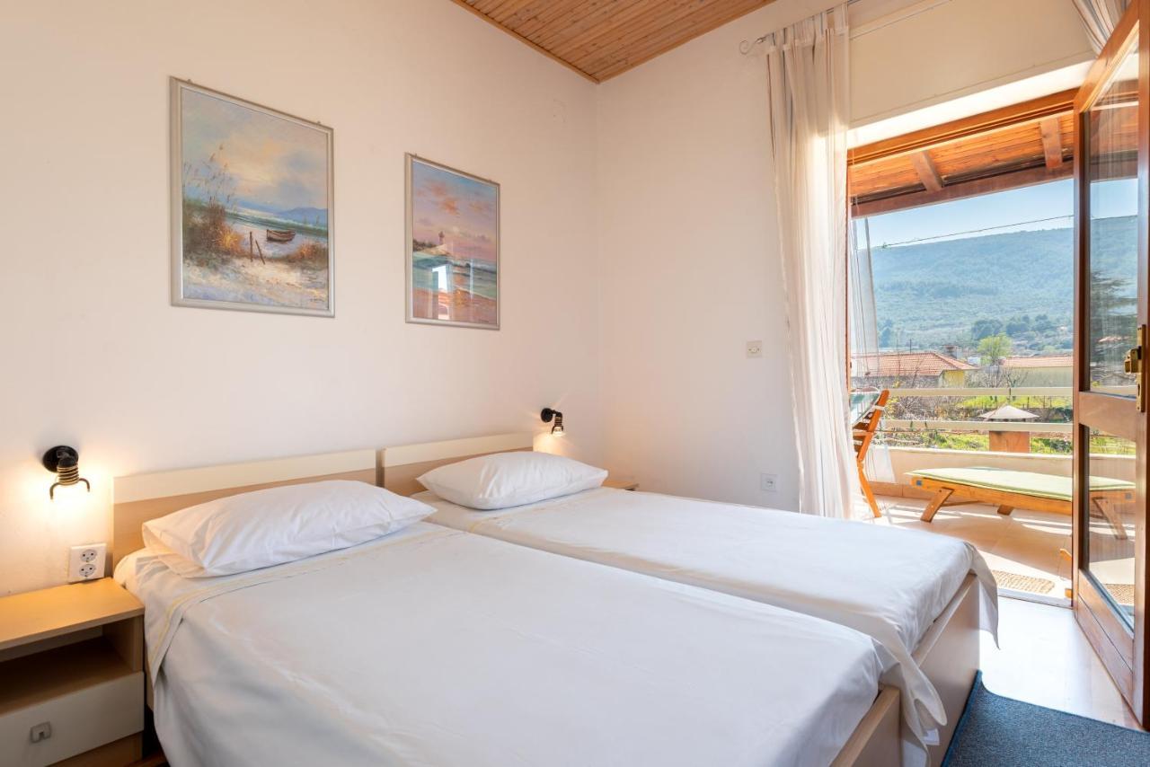 Apartments By The Sea Jelsa, Hvar - 11319 耶尔萨 外观 照片