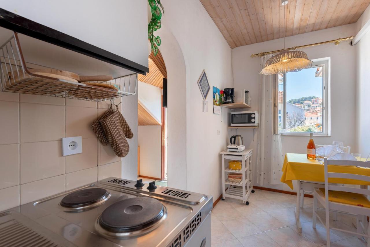 Apartments By The Sea Jelsa, Hvar - 11319 耶尔萨 外观 照片