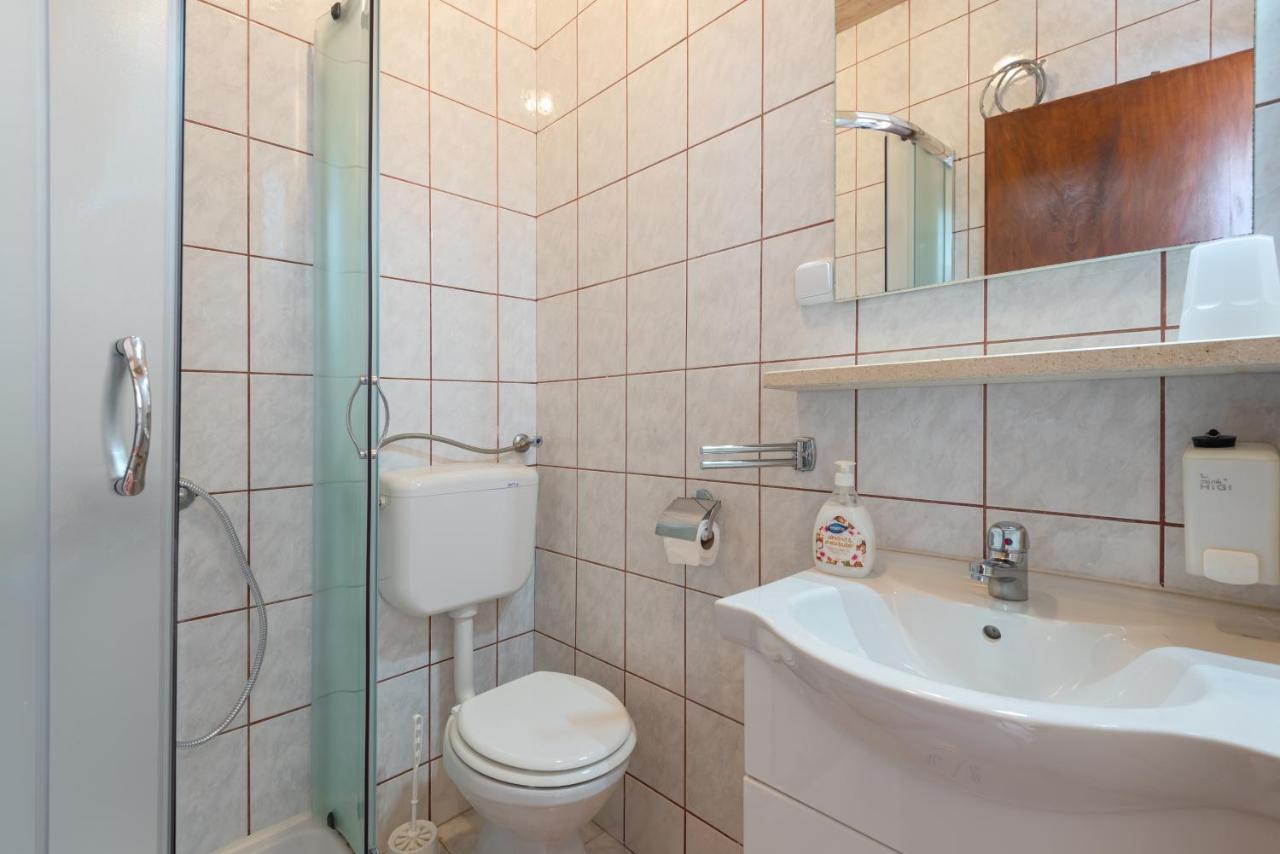 Apartments By The Sea Jelsa, Hvar - 11319 耶尔萨 外观 照片