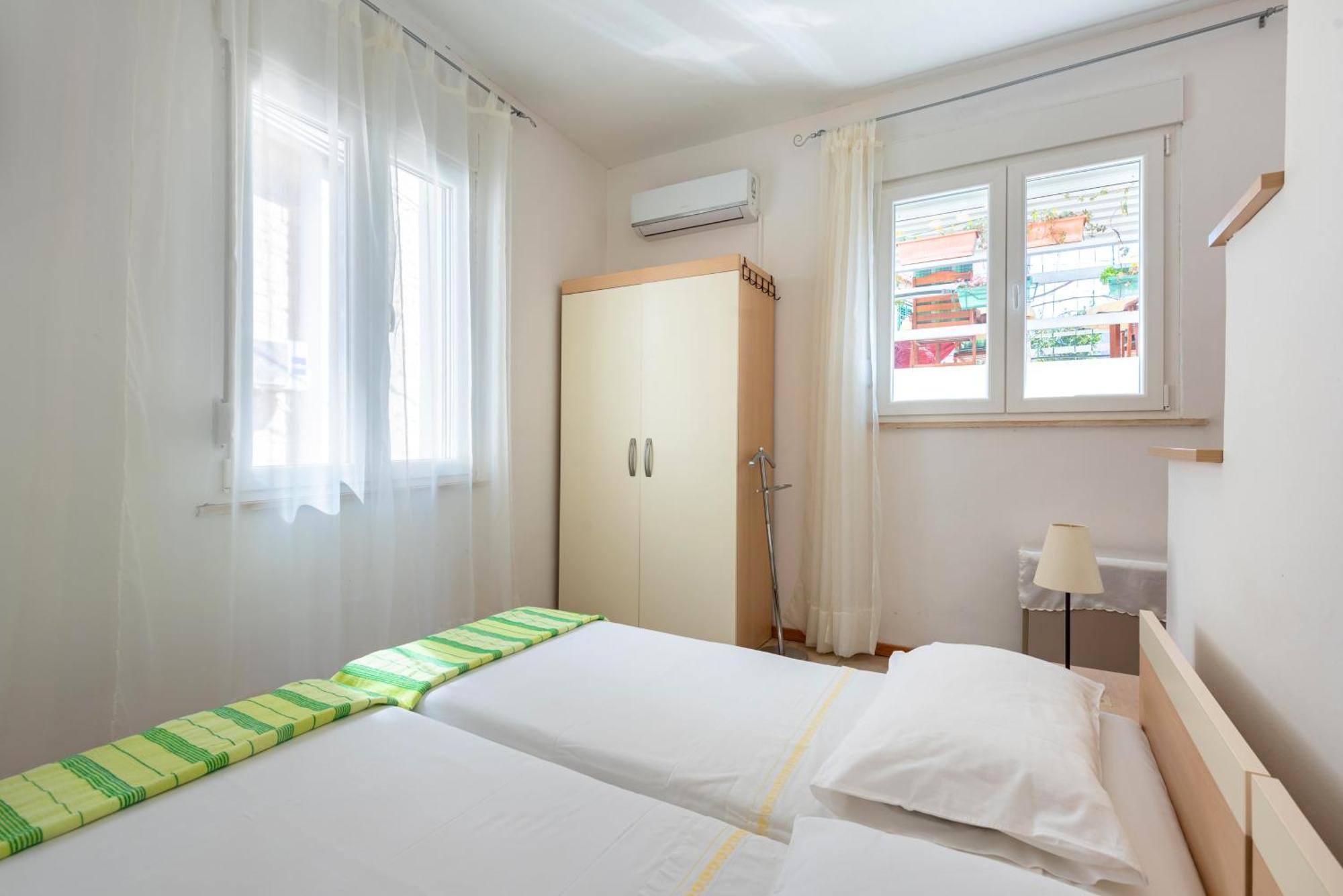 Apartments By The Sea Jelsa, Hvar - 11319 耶尔萨 客房 照片